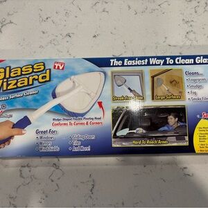 Glass Wizard Glass Surface Cleaner - Blue and White